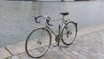 Vélo de ville vintage guidon chromé et cuir